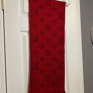 RED LOGOMANIA LOUIS VUITTON SCARF 💋💋💋